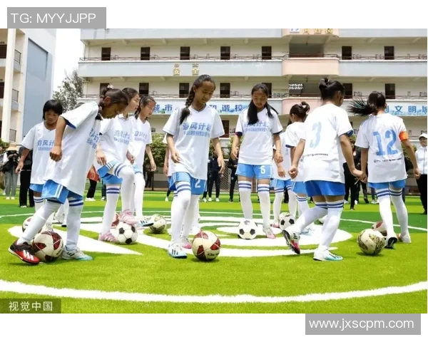 健身房训练成为足球球星的秘诀揭秘，突破极限塑造冠军体能