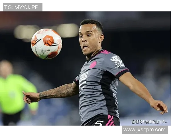 超级足球球星退役引发全球球迷热议，他的离开标志着一个时代的终结