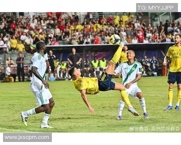 C罗：从球场传奇到全球影响力的足球巨星之路