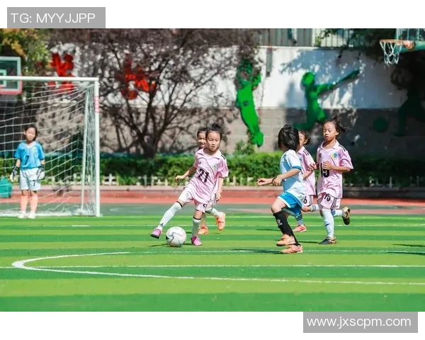 中国足球女球星高清壁纸精选展现她们英勇风采与赛场魅力